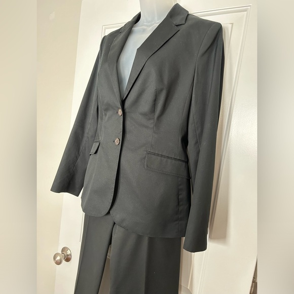 The Limited 2 piece black suit - Picture 15 of 15